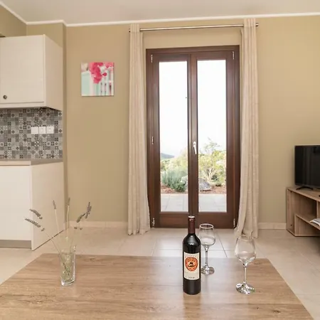 Holiday home οίνου γη ιθάκη - Winelandithaca Perachori