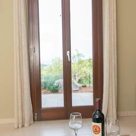 οίνου γη ιθάκη - Winelandithaca * Perachori